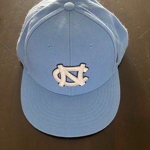 EUC - North Carolina Tar Heels fitted hat